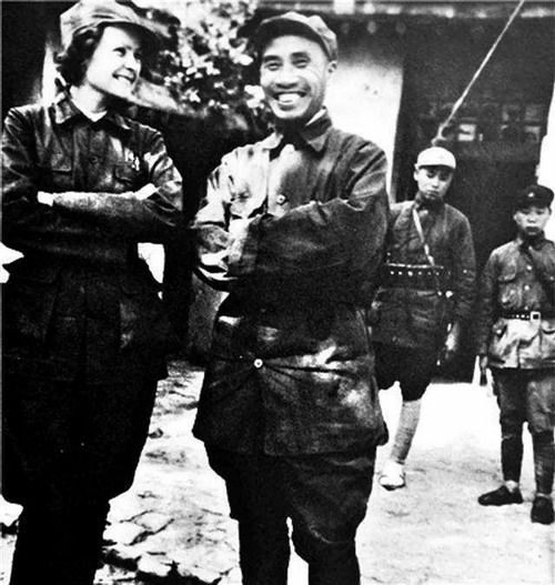 海伦·福斯特与朱德在延安_缩小大小.jpg
